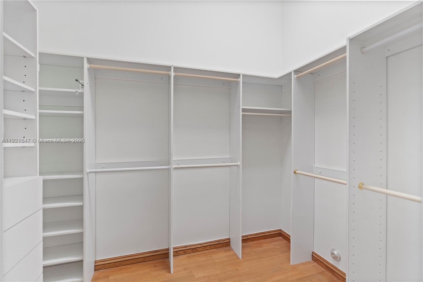 HOLLYWOOD LAKES COUNTRY C - Residential