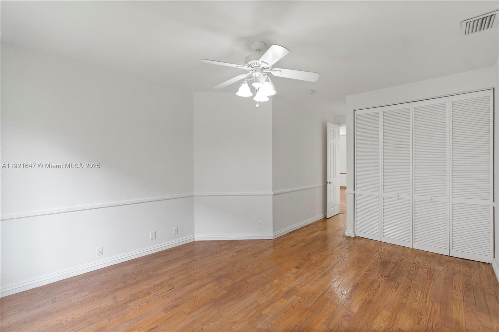 HOLLYWOOD LAKES COUNTRY C - Residential