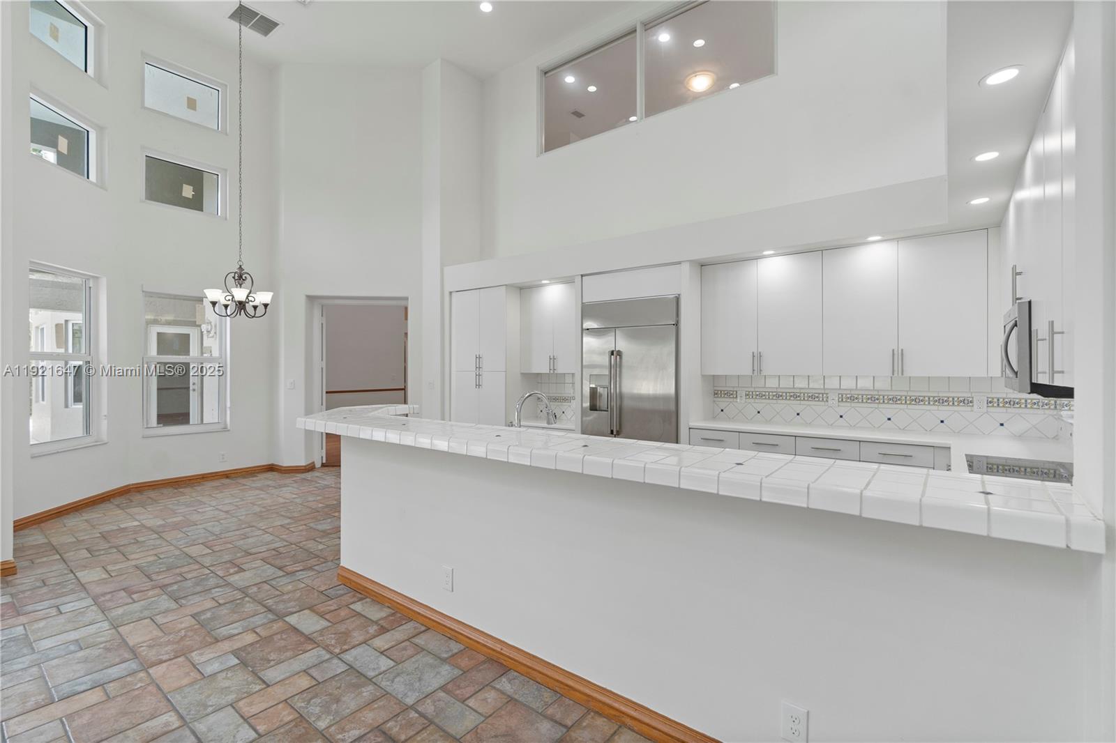 HOLLYWOOD LAKES COUNTRY C - Residential