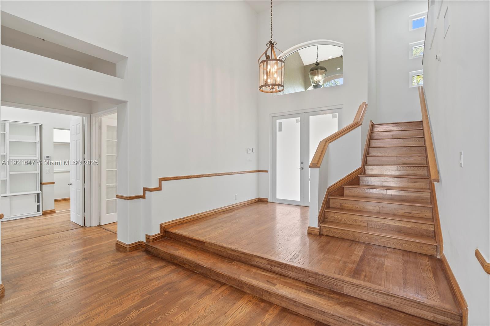 HOLLYWOOD LAKES COUNTRY C - Residential