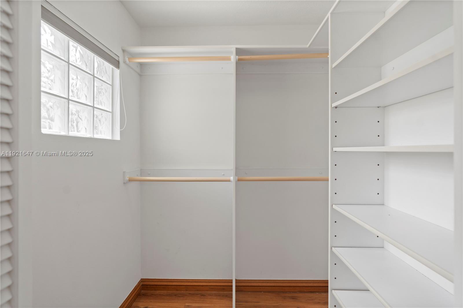 HOLLYWOOD LAKES COUNTRY C - Residential