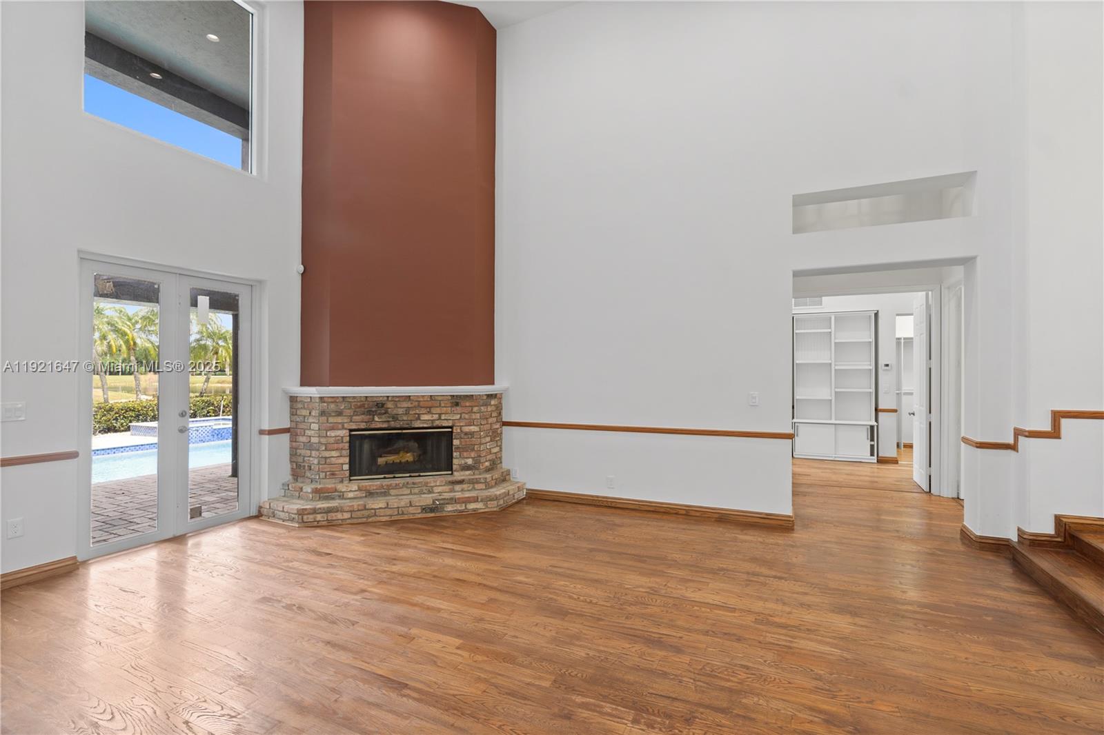 HOLLYWOOD LAKES COUNTRY C - Residential