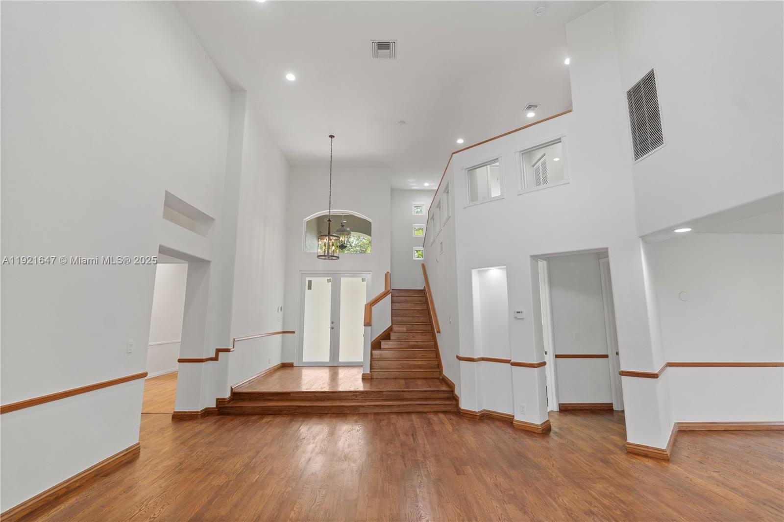 HOLLYWOOD LAKES COUNTRY C - Residential