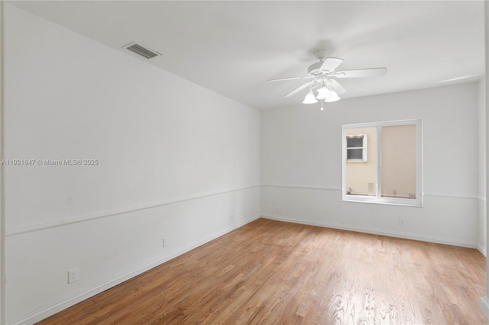 HOLLYWOOD LAKES COUNTRY C - Residential