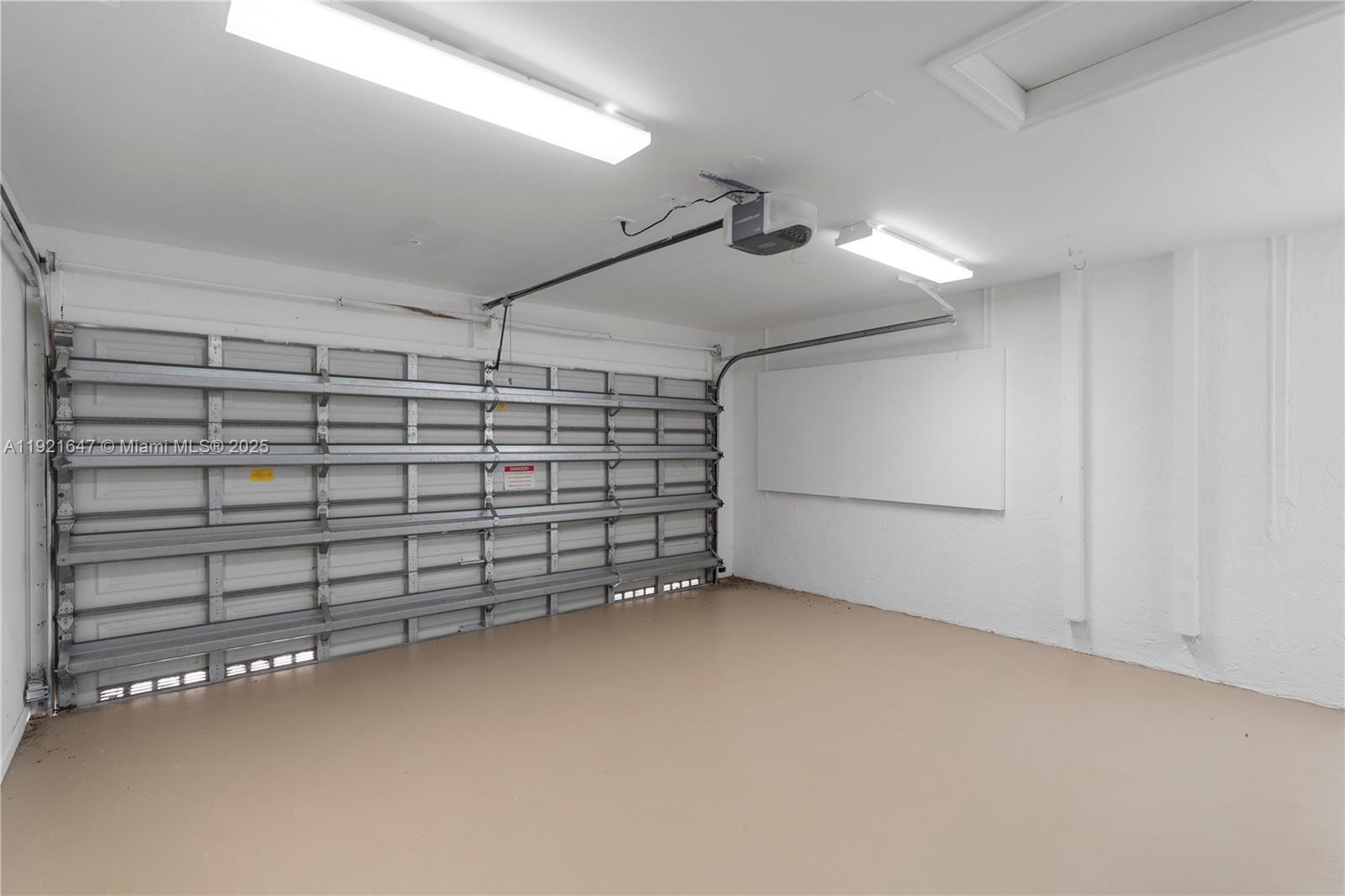 HOLLYWOOD LAKES COUNTRY C - Residential