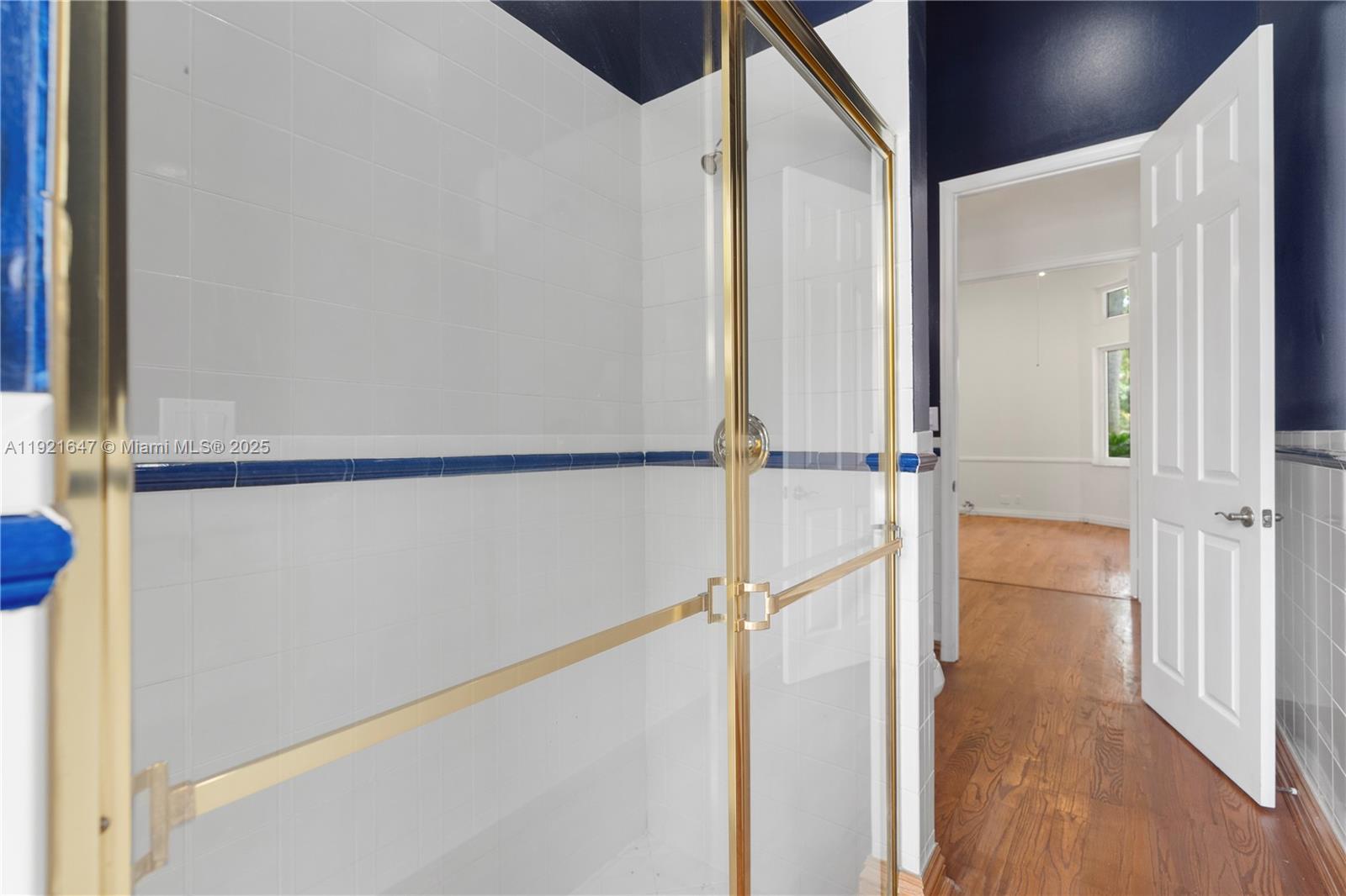 HOLLYWOOD LAKES COUNTRY C - Residential