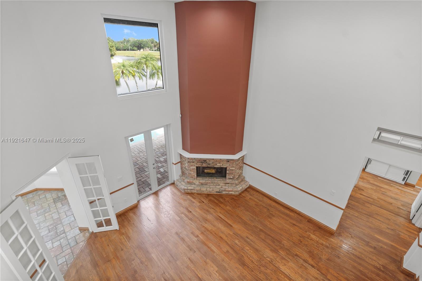 HOLLYWOOD LAKES COUNTRY C - Residential