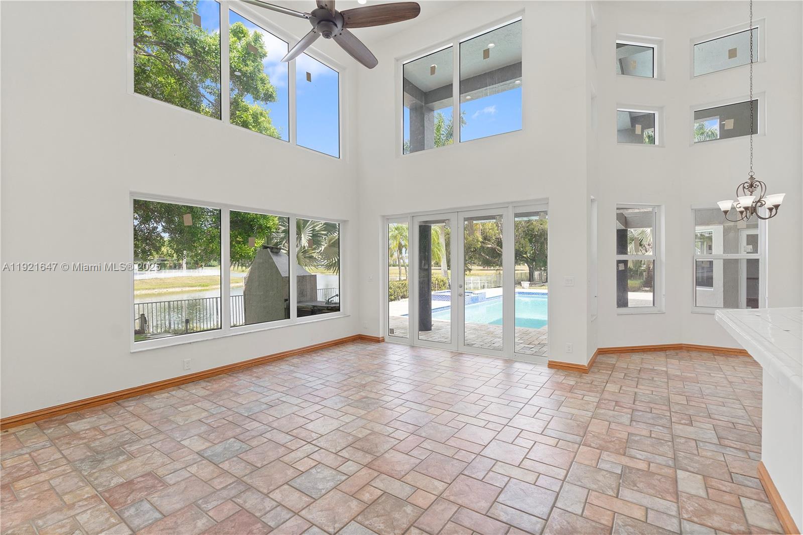 HOLLYWOOD LAKES COUNTRY C - Residential