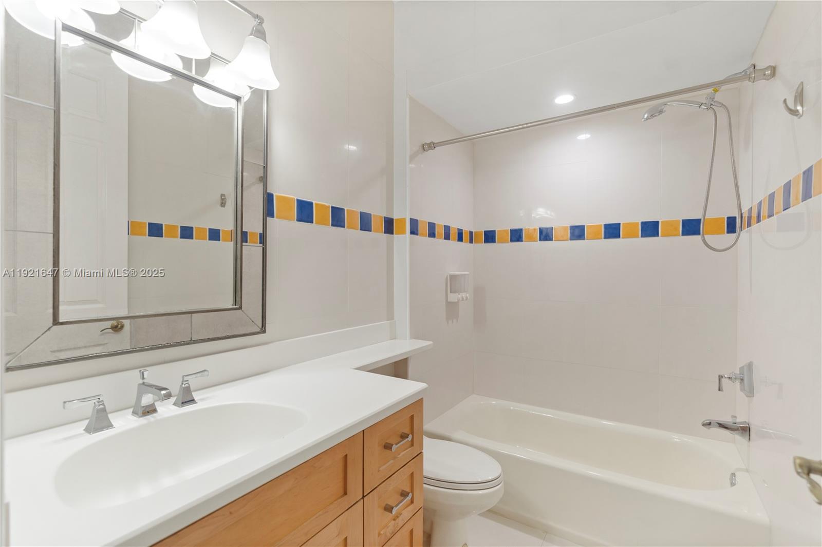 HOLLYWOOD LAKES COUNTRY C - Residential