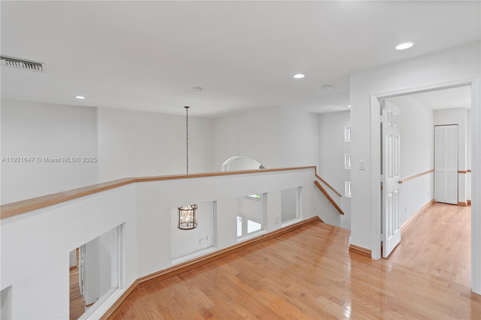 HOLLYWOOD LAKES COUNTRY C - Residential