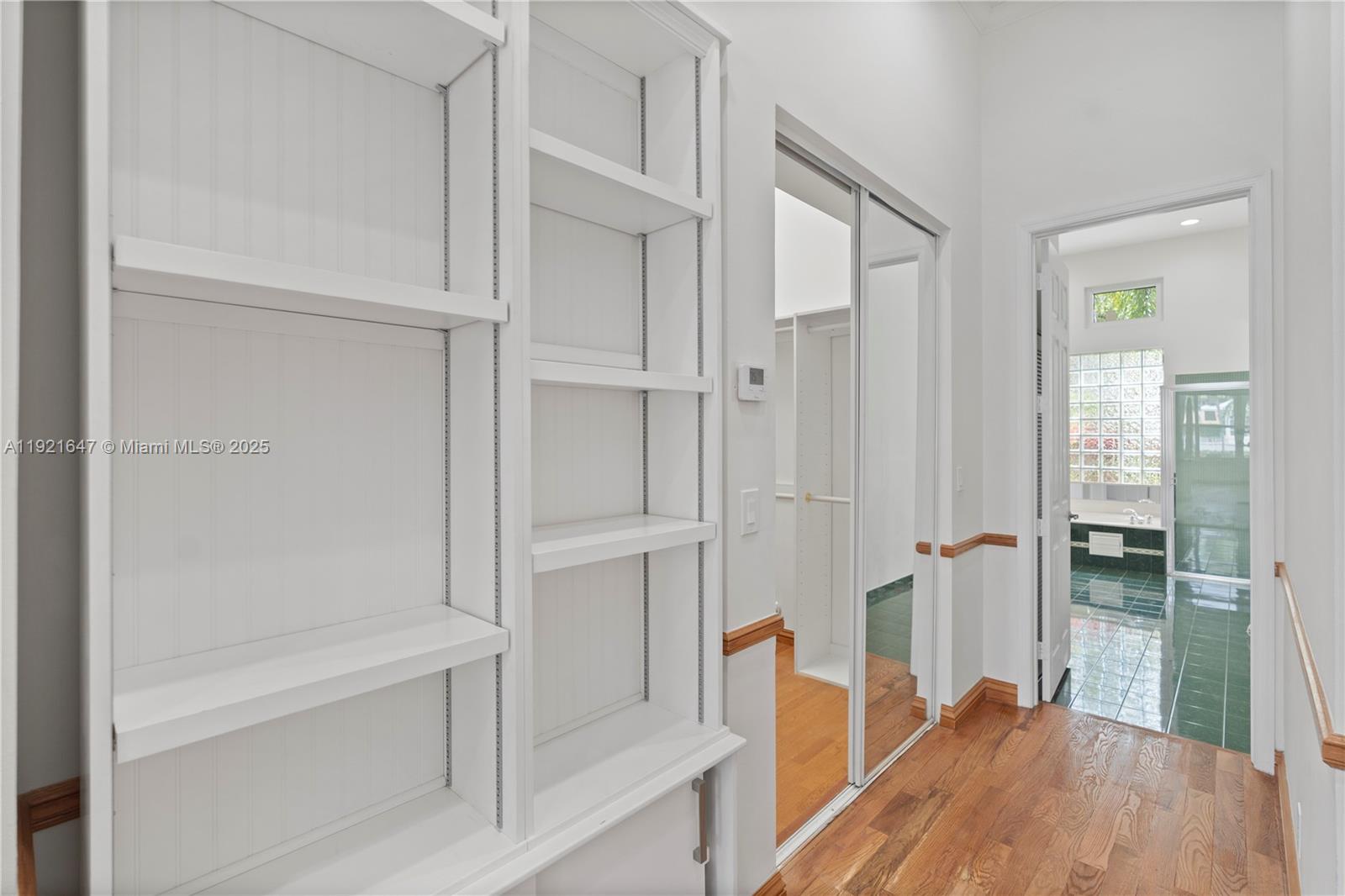 HOLLYWOOD LAKES COUNTRY C - Residential