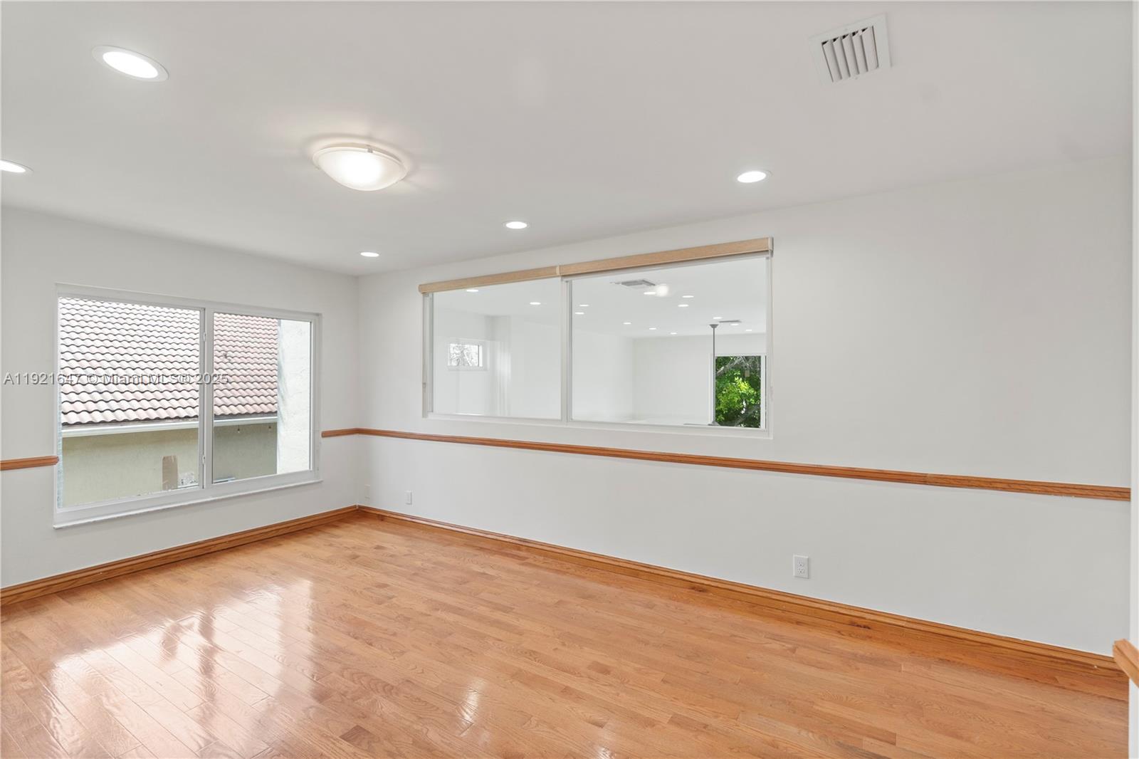 HOLLYWOOD LAKES COUNTRY C - Residential