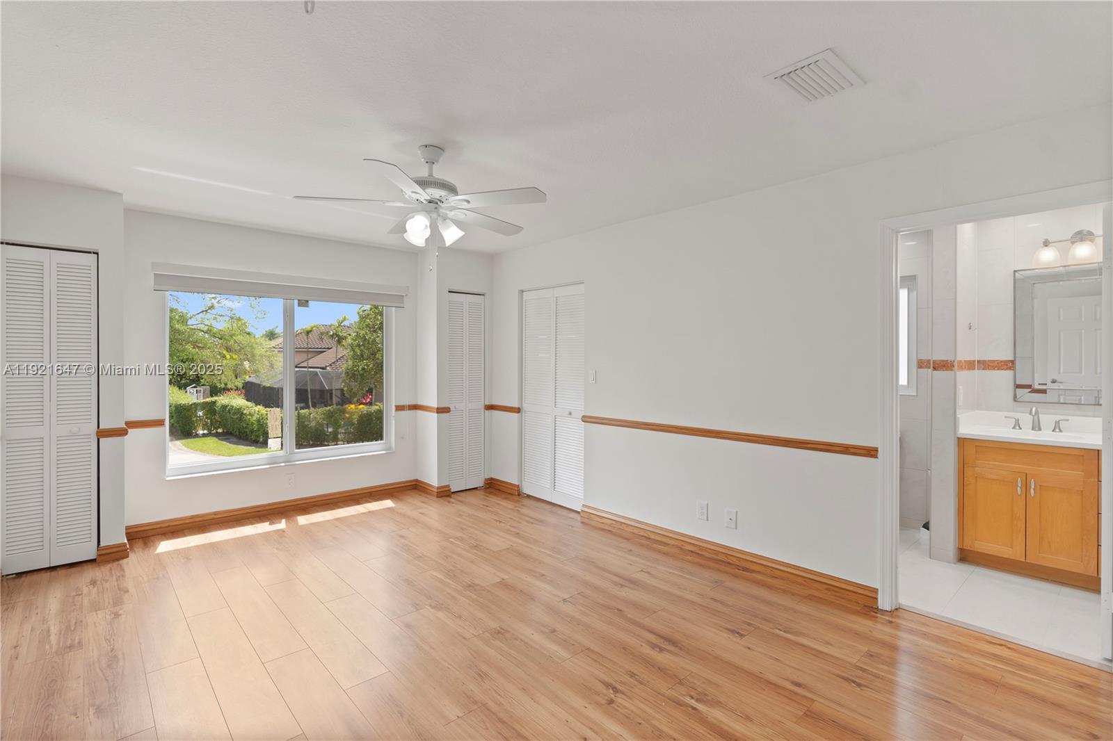 HOLLYWOOD LAKES COUNTRY C - Residential