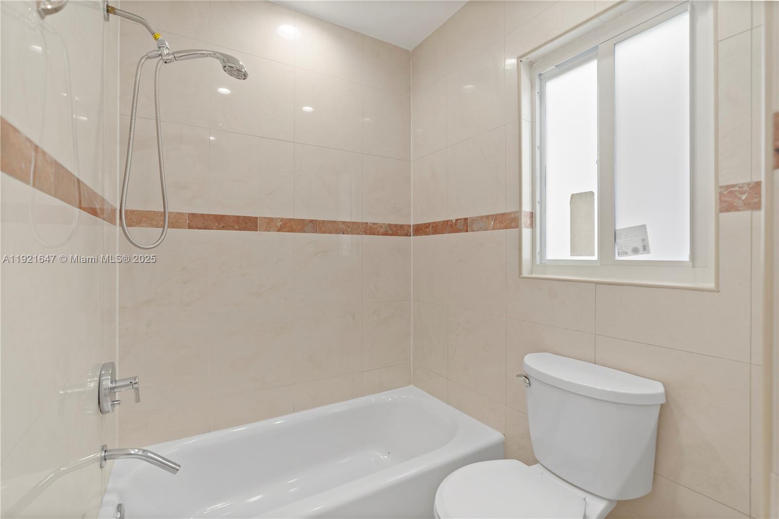 HOLLYWOOD LAKES COUNTRY C - Residential