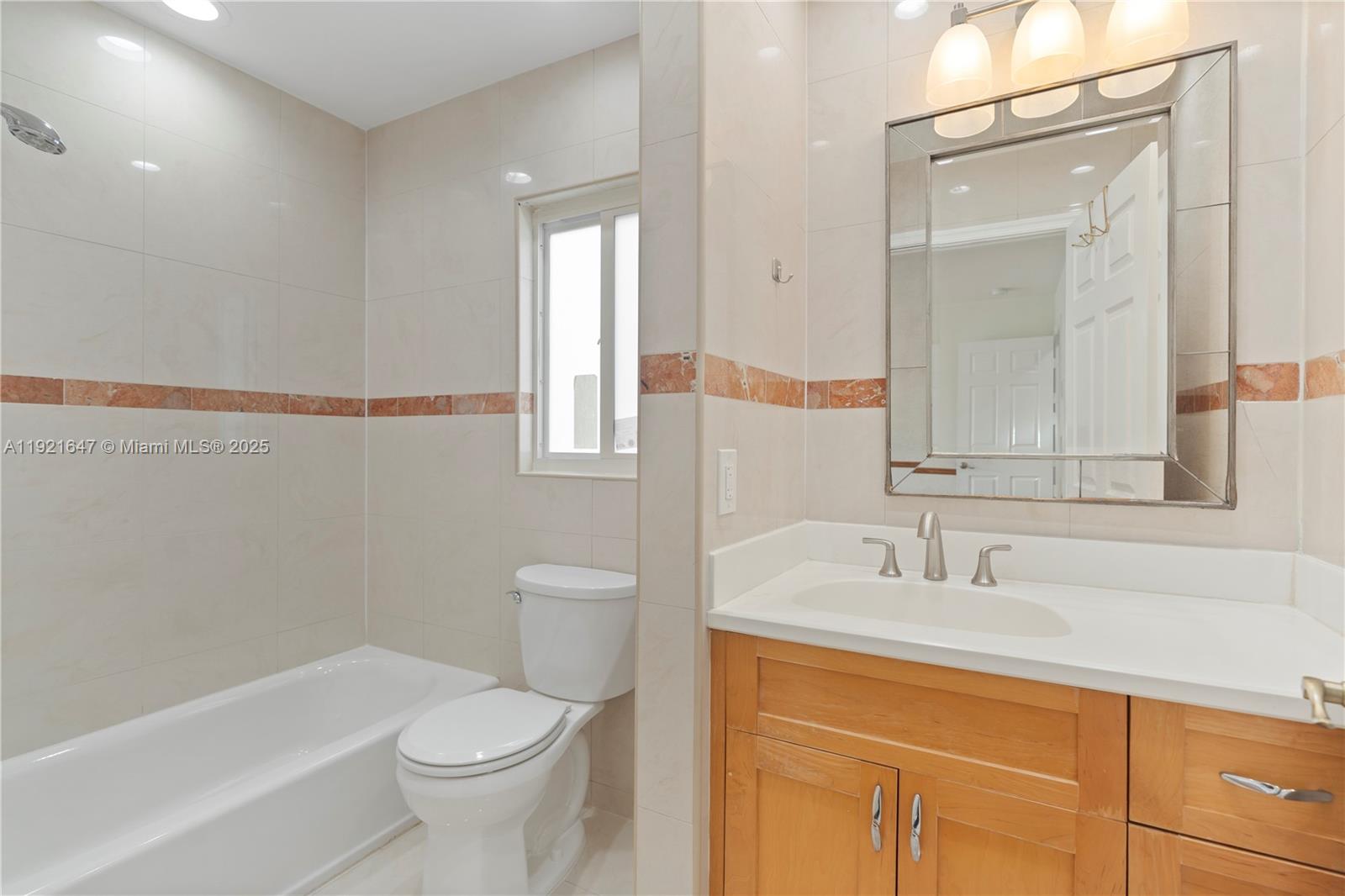 HOLLYWOOD LAKES COUNTRY C - Residential