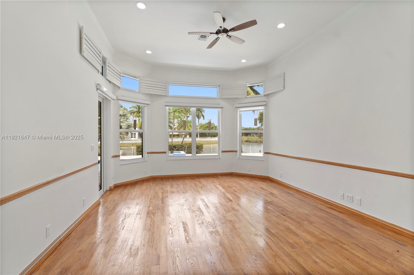 HOLLYWOOD LAKES COUNTRY C - Residential