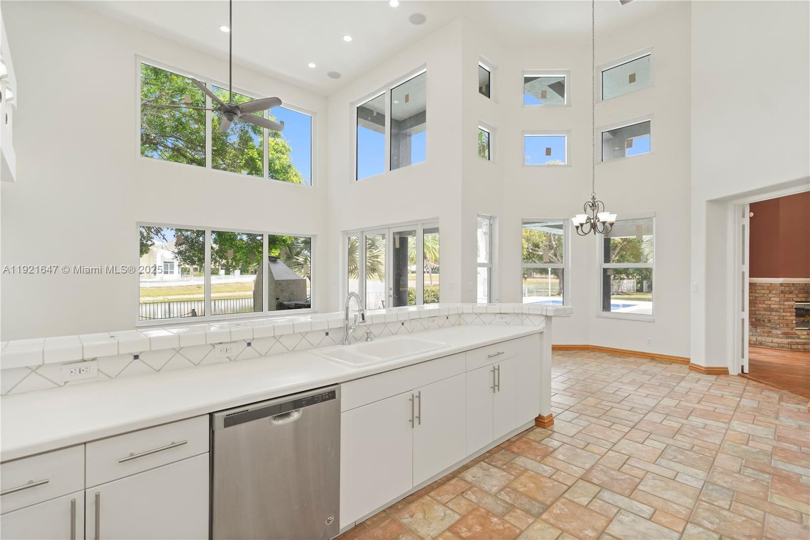 HOLLYWOOD LAKES COUNTRY C - Residential