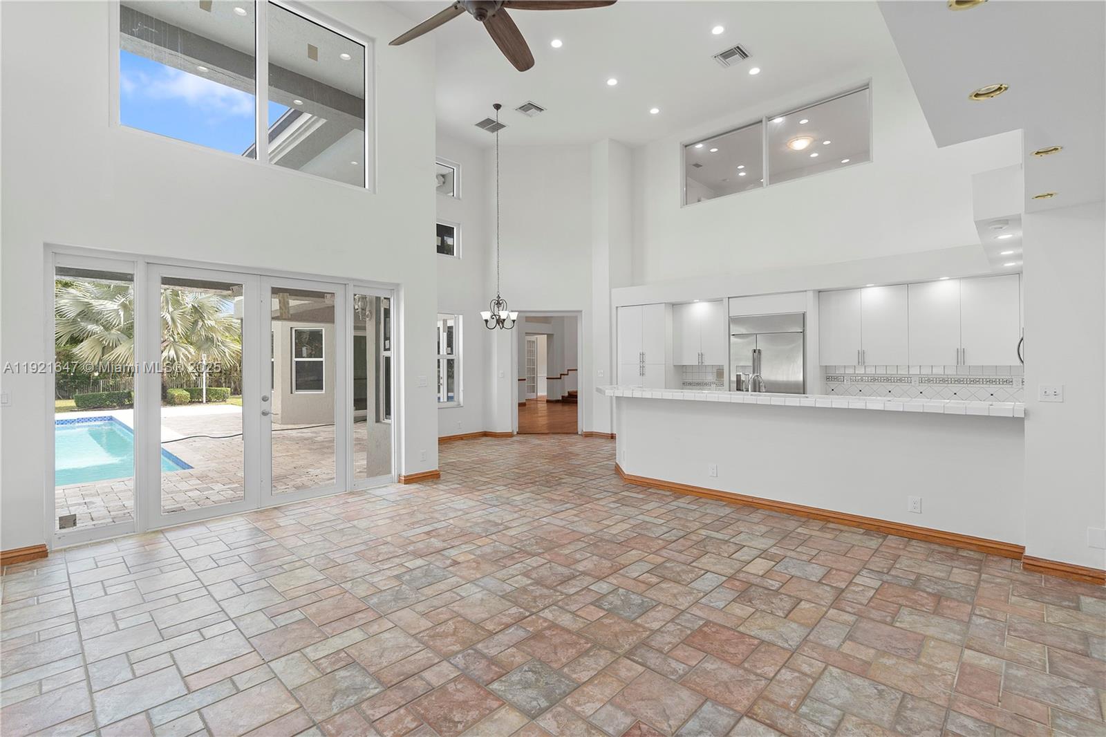 HOLLYWOOD LAKES COUNTRY C - Residential