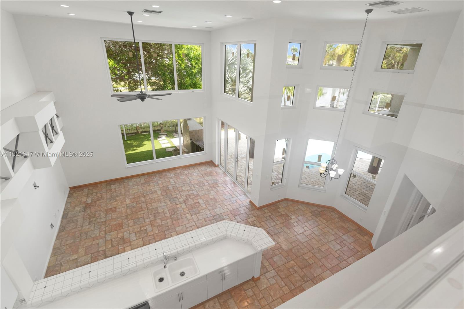 HOLLYWOOD LAKES COUNTRY C - Residential