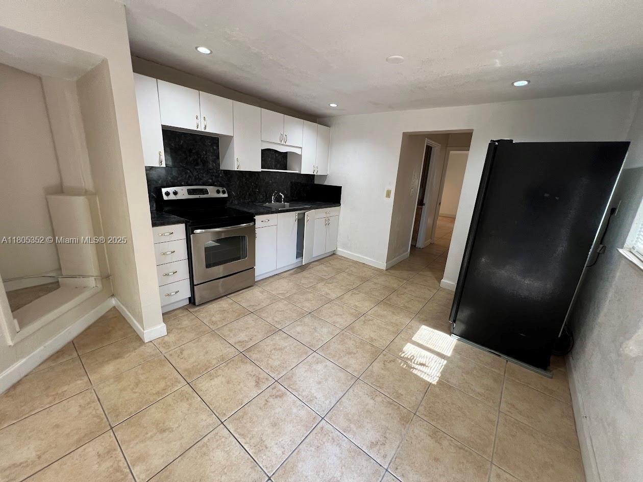 Rental Property at 2510 Wiley St A, Hollywood, Broward County, Florida - Bedrooms: 2 
Bathrooms: 1  - $2,500 MO.