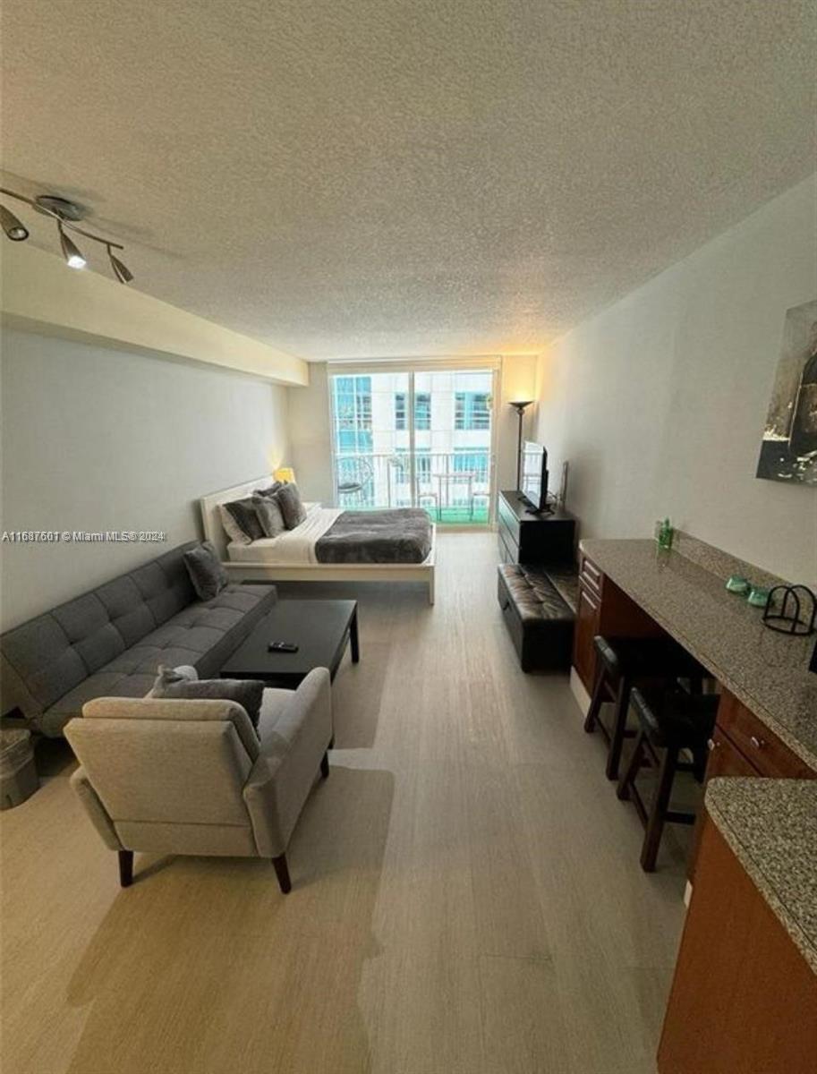 1200 Brickell Bay Dr 1610