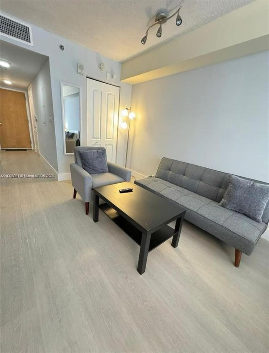 1200 Brickell Bay Dr 1610
