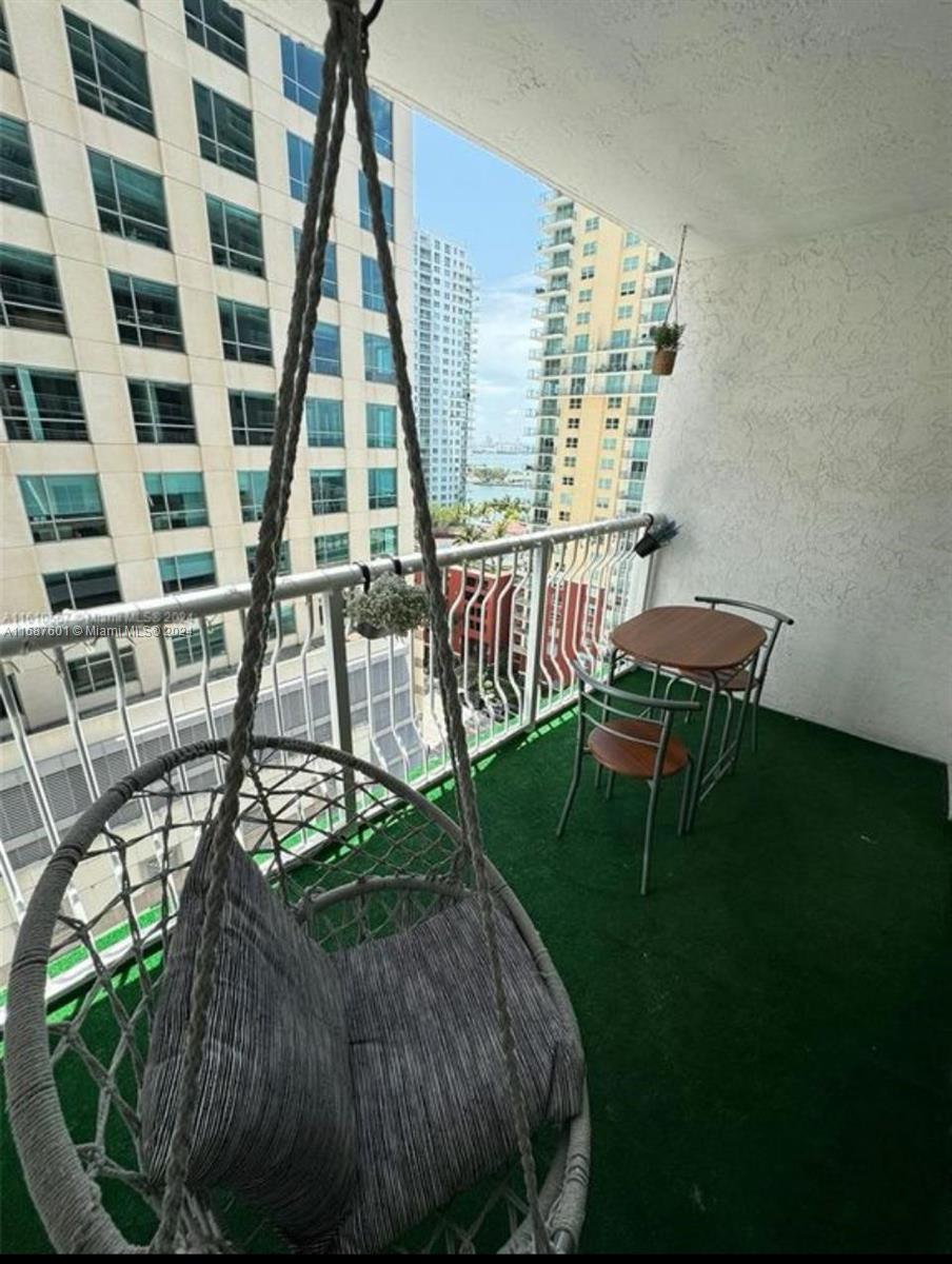 1200 Brickell Bay Dr 1610