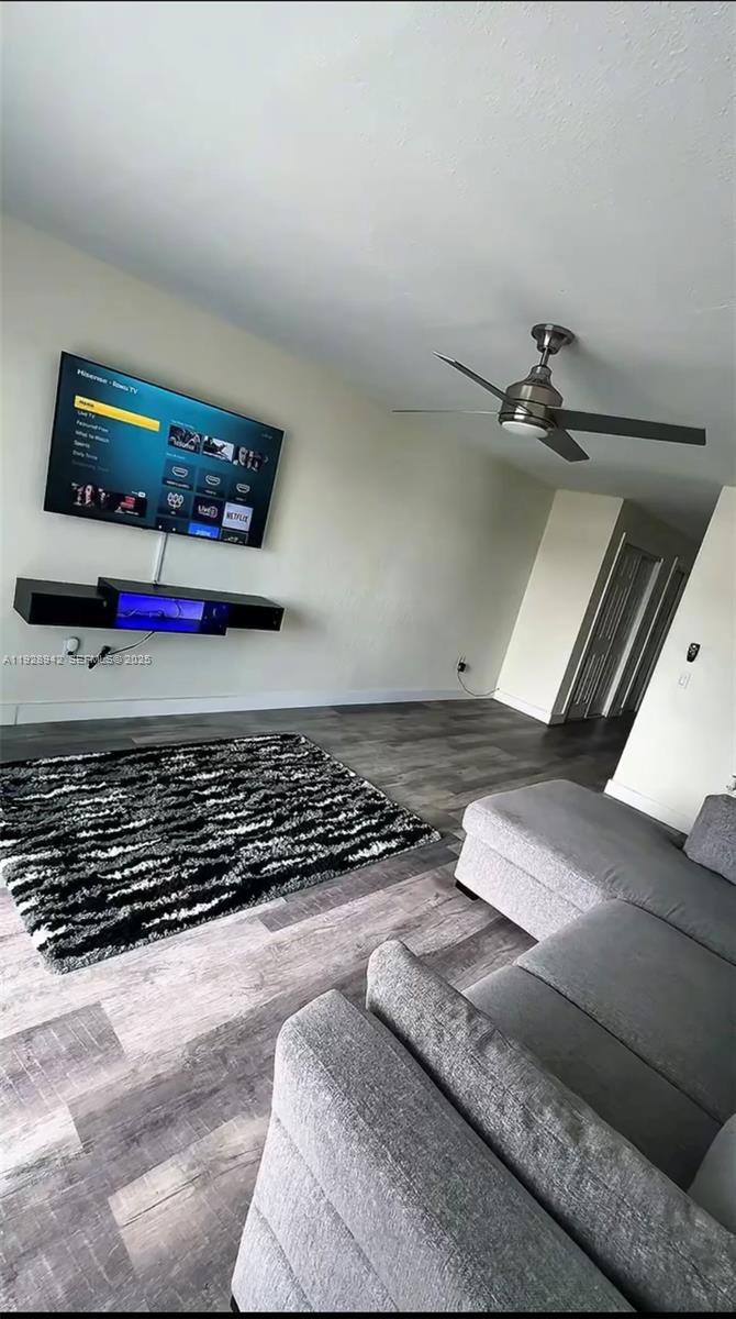 BAYSHORE YACHT & TENNIS C - Residential