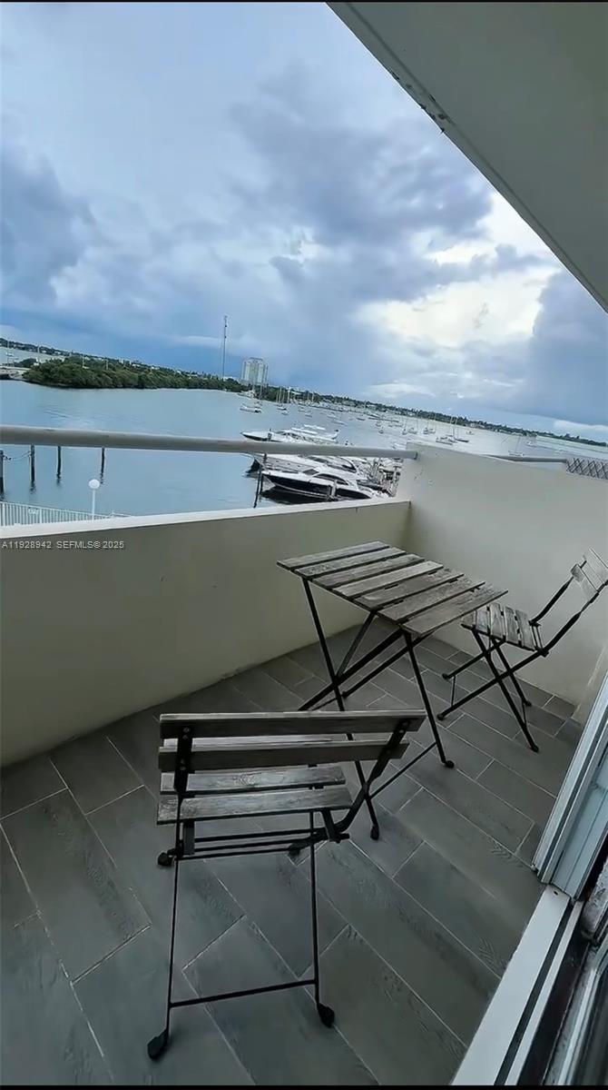 BAYSHORE YACHT & TENNIS C - Residential