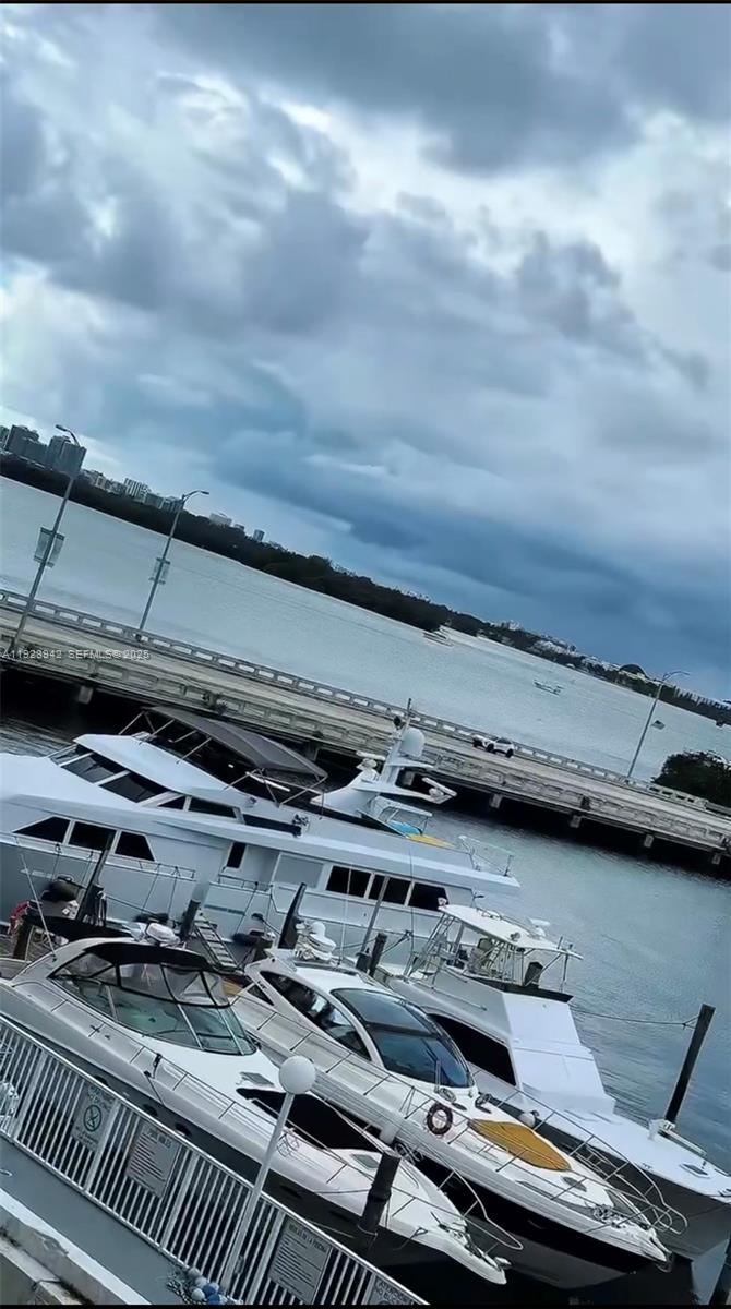 BAYSHORE YACHT & TENNIS C - Residential