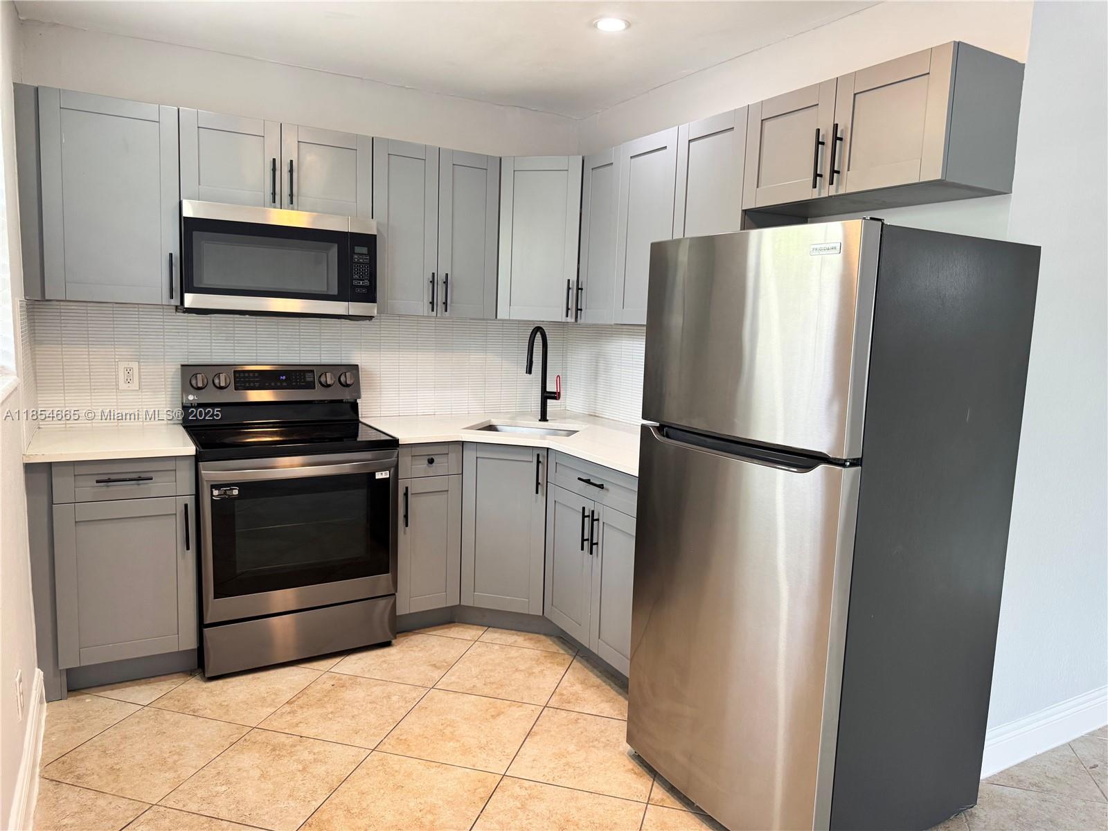 Spacious Apartment in Prime Fort Lauderdale Location. Located just minutes from Downtown Fort Lauderdale, this conveniently situated unit offers easy access to supermarkets, convenience stores, and major highways. Enjoy the perfect blend of comfort and accessibility in one of the city's most vibrant neighborhoods. Immediate availability. Move in today and start enjoying all that Fort Lauderdale has to offer!