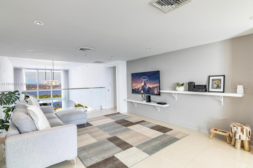 ELOQUENCE ON THE BAY COND - Residential Lease