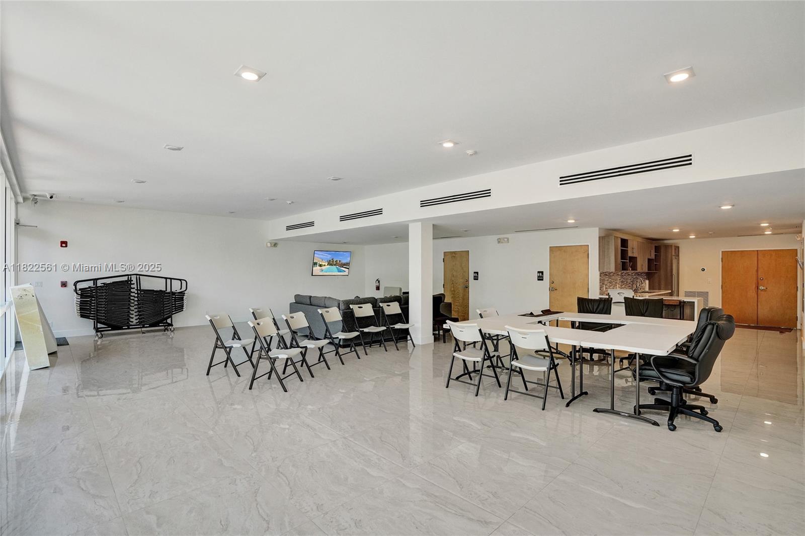 LEEWARD POINT CONDO - Residential Lease