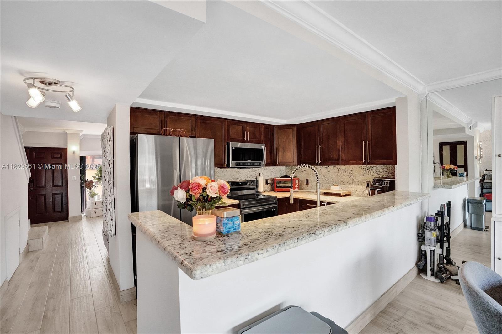 LEEWARD POINT CONDO - Residential Lease