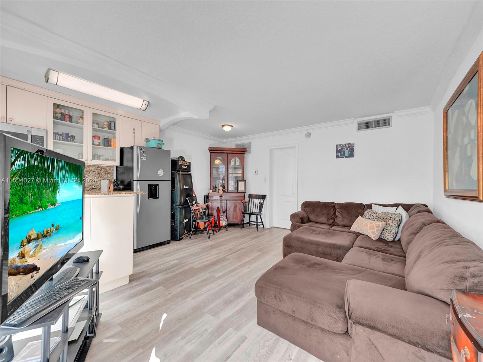 VIRGINIA POINTE CONDO - Residential