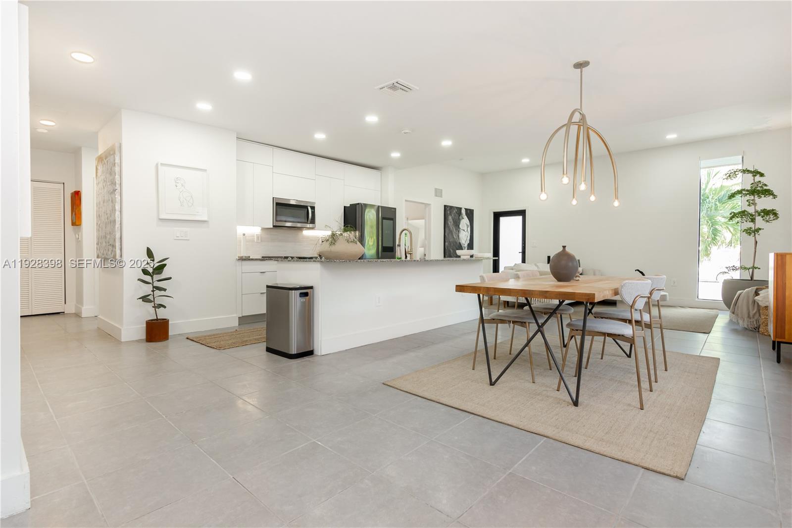 ARCHWOOD AMD PLAT - Residential Lease