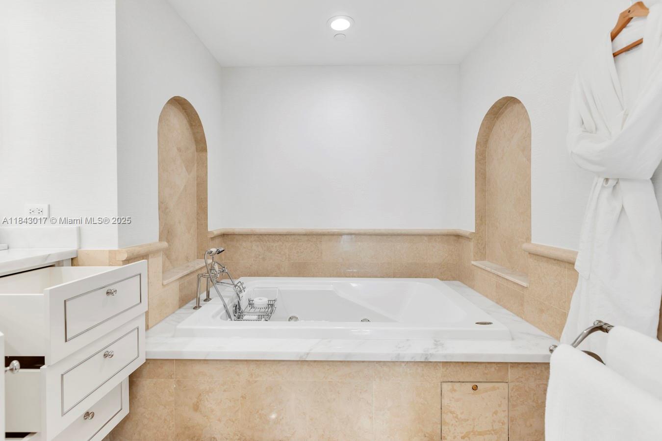 ACQUALINA OCEAN RESIDENCE - Residential