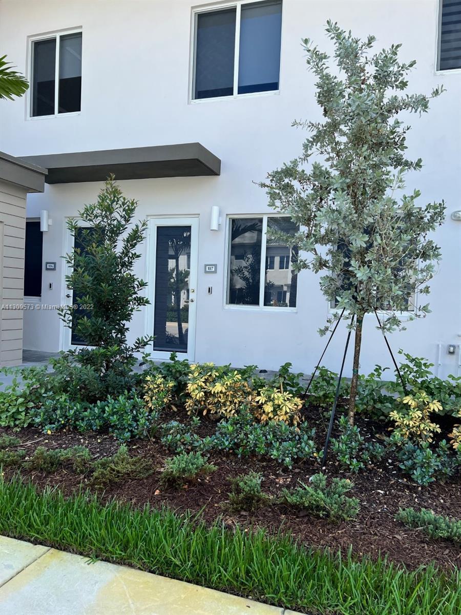 LANDMARK AT DORAL - Residential Lease