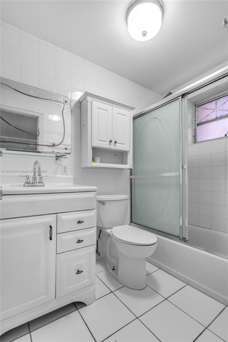 THE KENSINGTON CONDO - Residential Lease