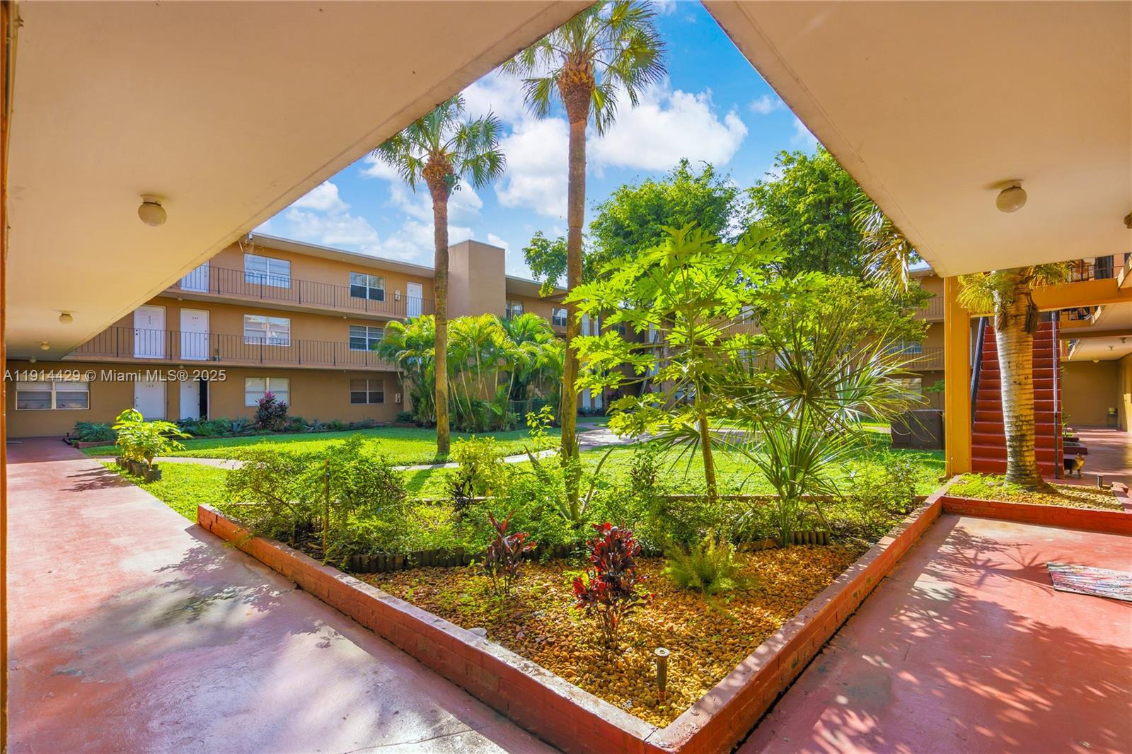 THE KENSINGTON CONDO - Residential Lease