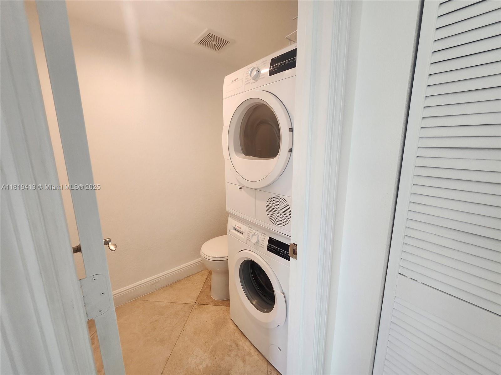 LINCOLN PLACE RESIDENCES - Residential Lease
