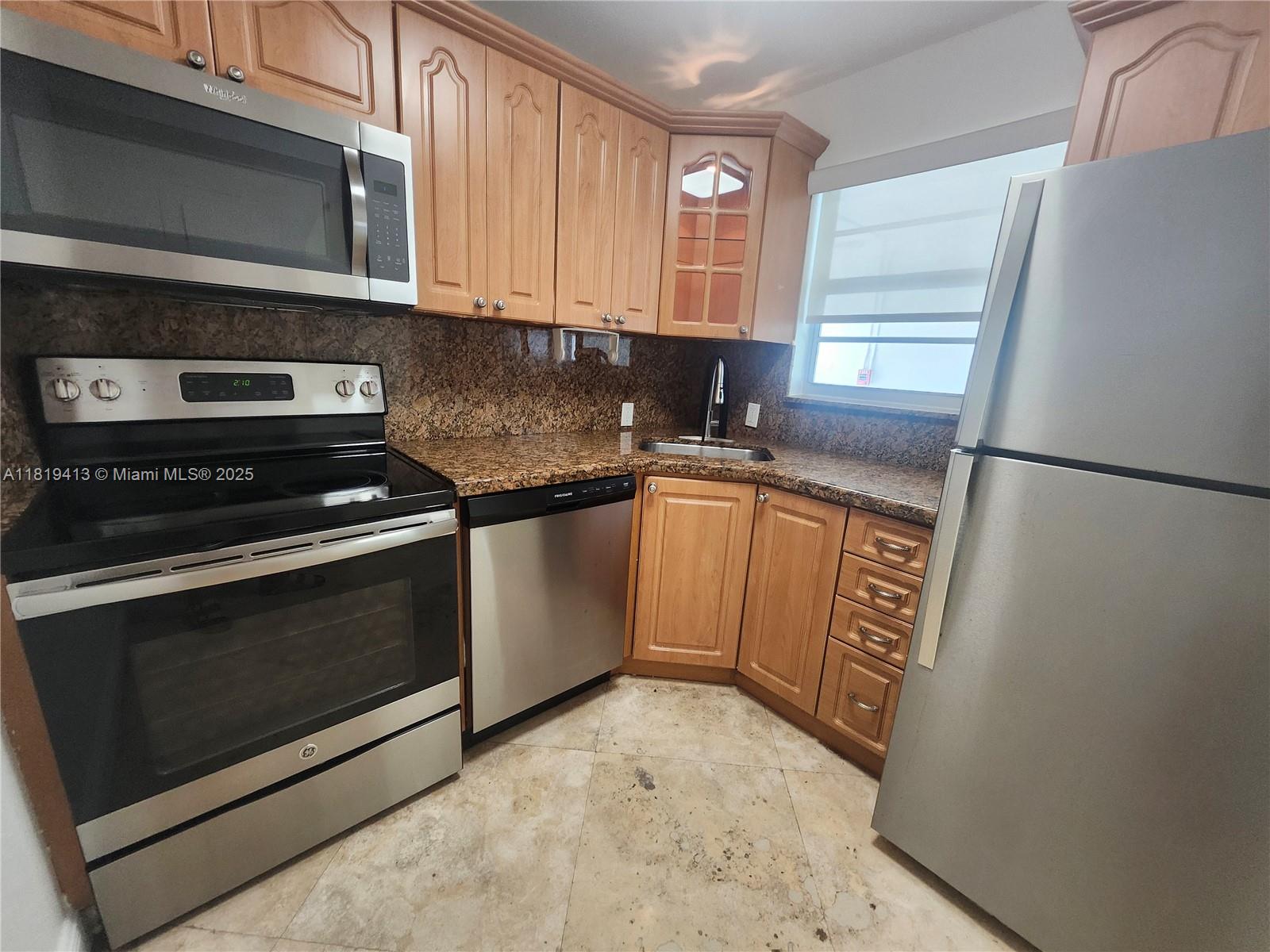 LINCOLN PLACE RESIDENCES - Residential Lease