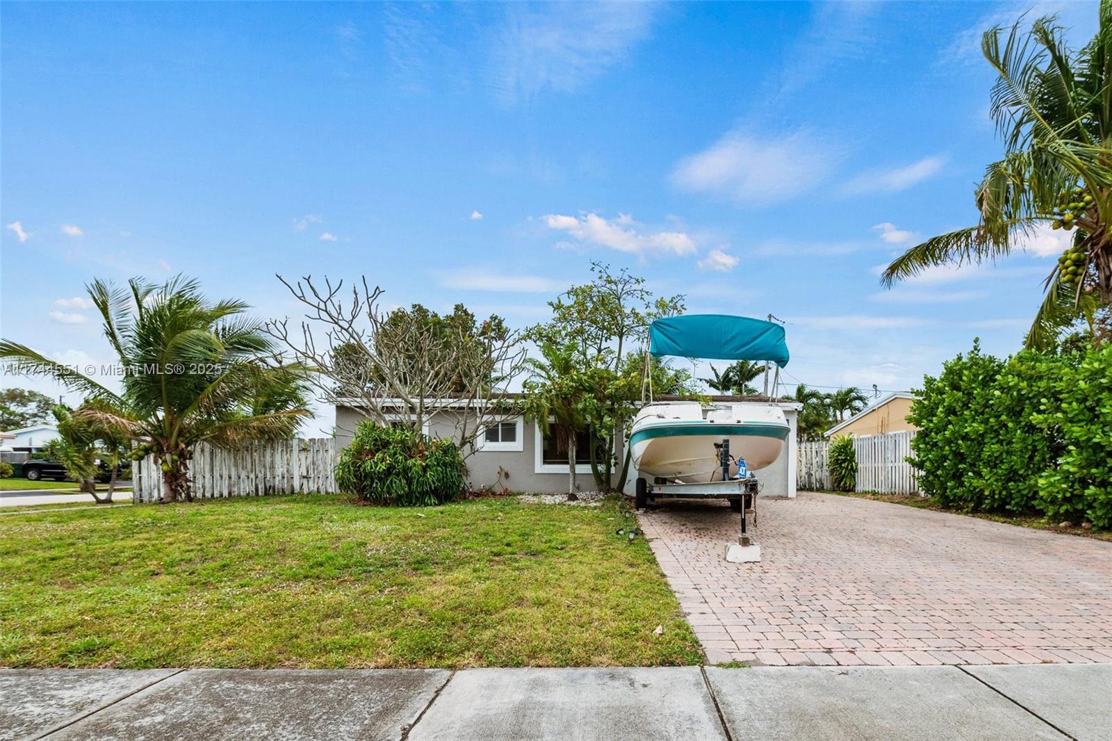 5801 Ne 3rd Ave, Oakland Park, Miami-Dade County, Florida - 3 Bedrooms  
2 Bathrooms - 