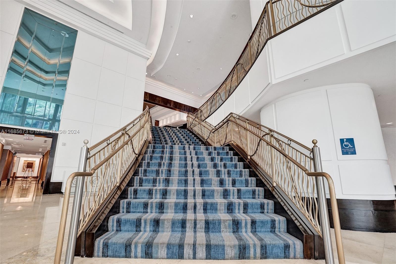 FONTAINEBLEAU III - Residential