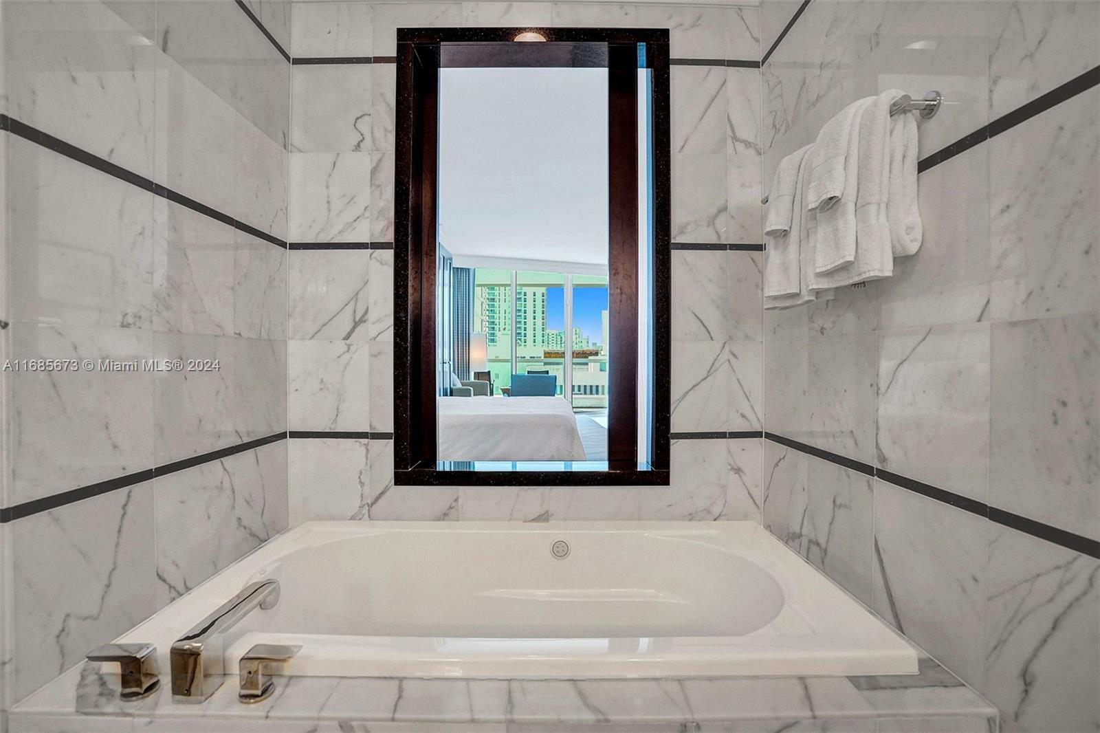 FONTAINEBLEAU III - Residential