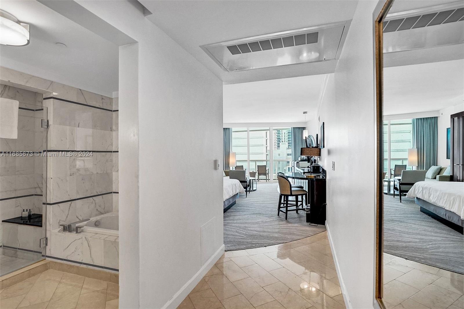 FONTAINEBLEAU III - Residential