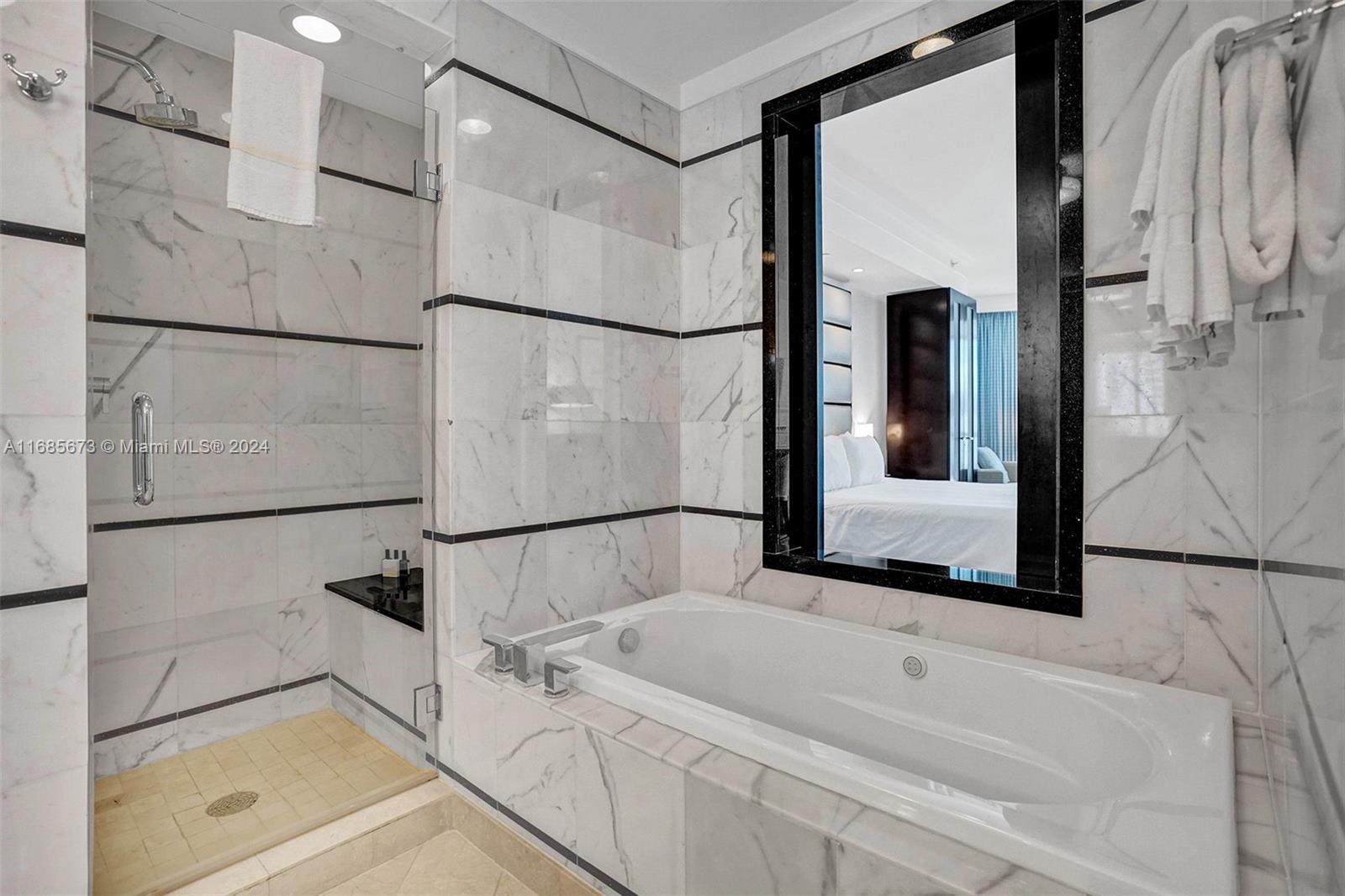 FONTAINEBLEAU III - Residential