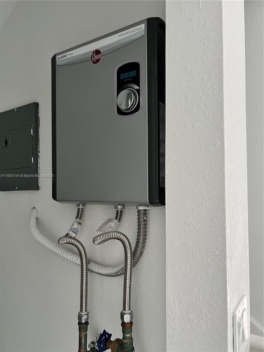 ENCLAVE SOUTH PHASE 2 - Residential Lease