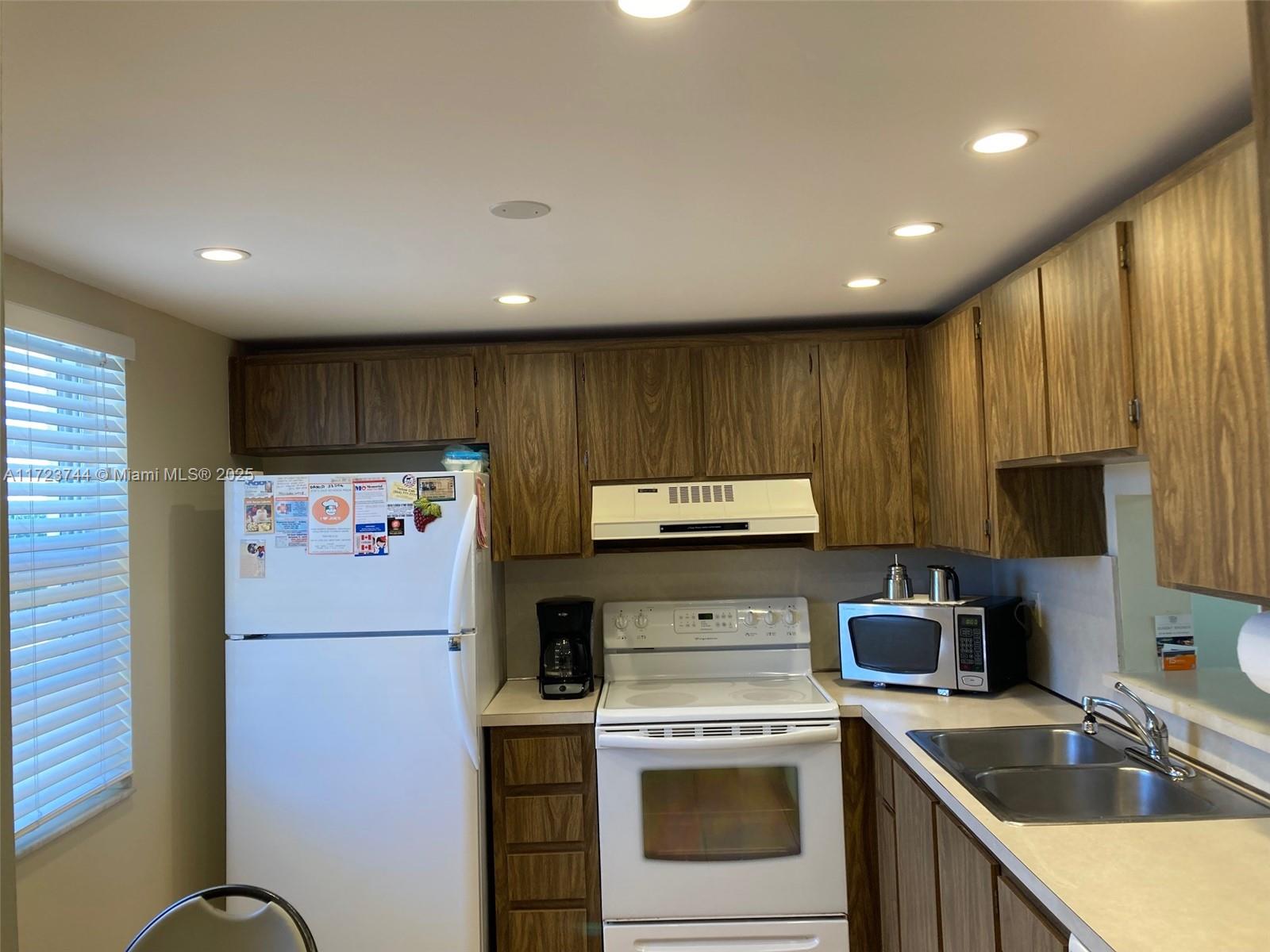 MEADOWBROOK LAKES VIEW CO - Residential