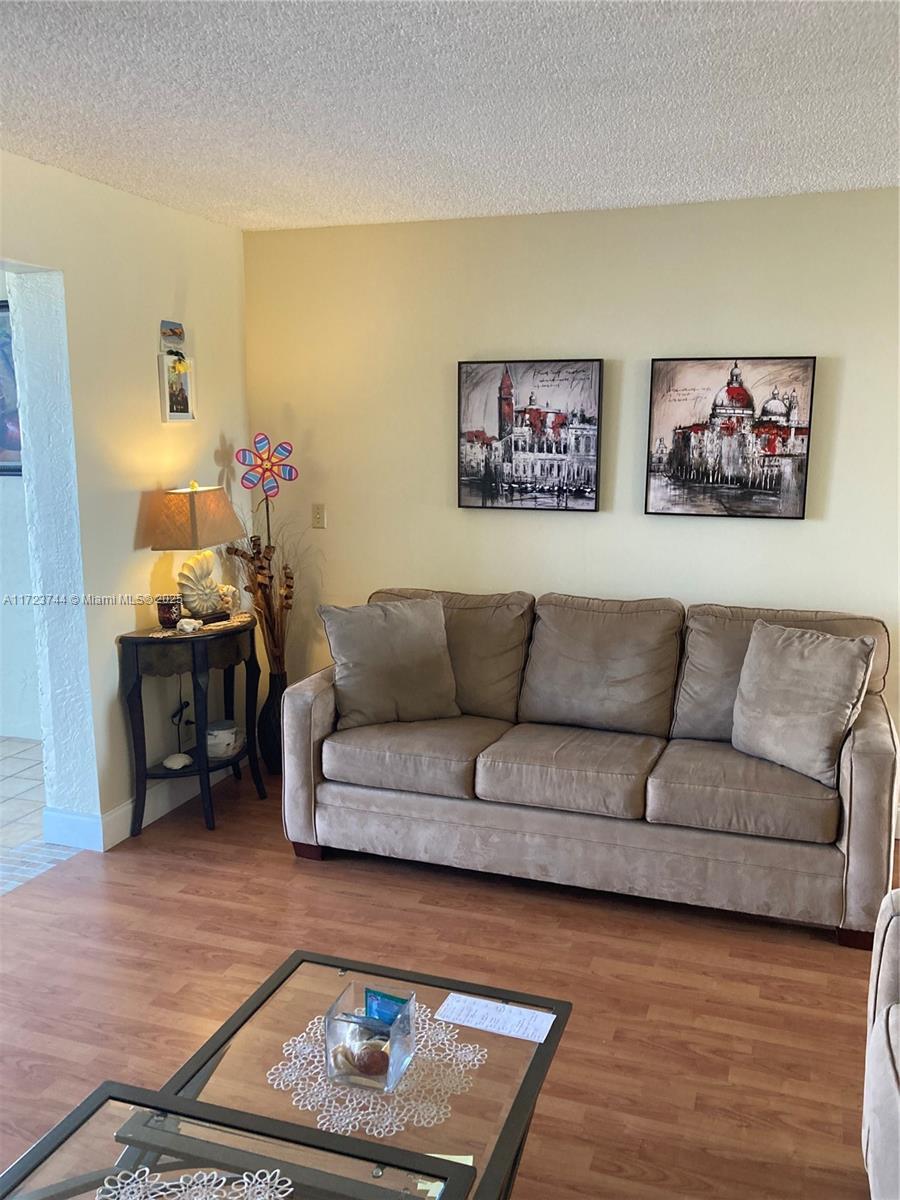 MEADOWBROOK LAKES VIEW CO - Residential